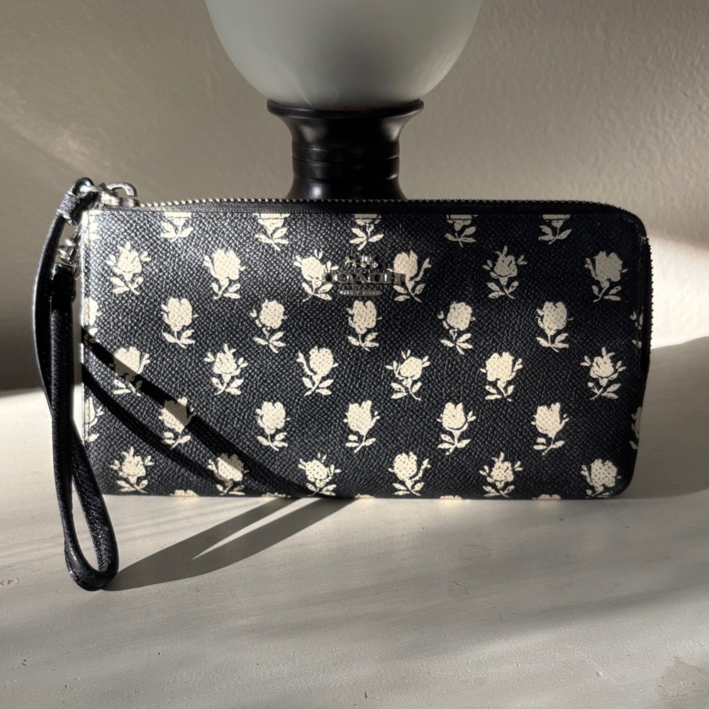 Coach Badlands Black and Cream Floral Wallet